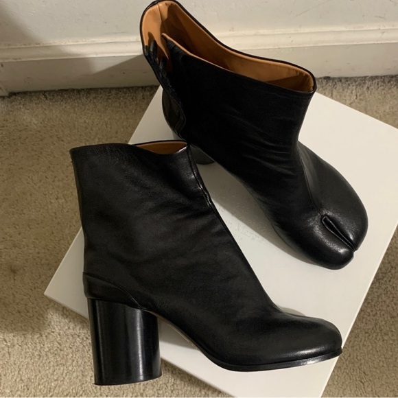 Maison Martin Margiela Shoes - Maison Margiela Tabi leather split-toe ankle boots